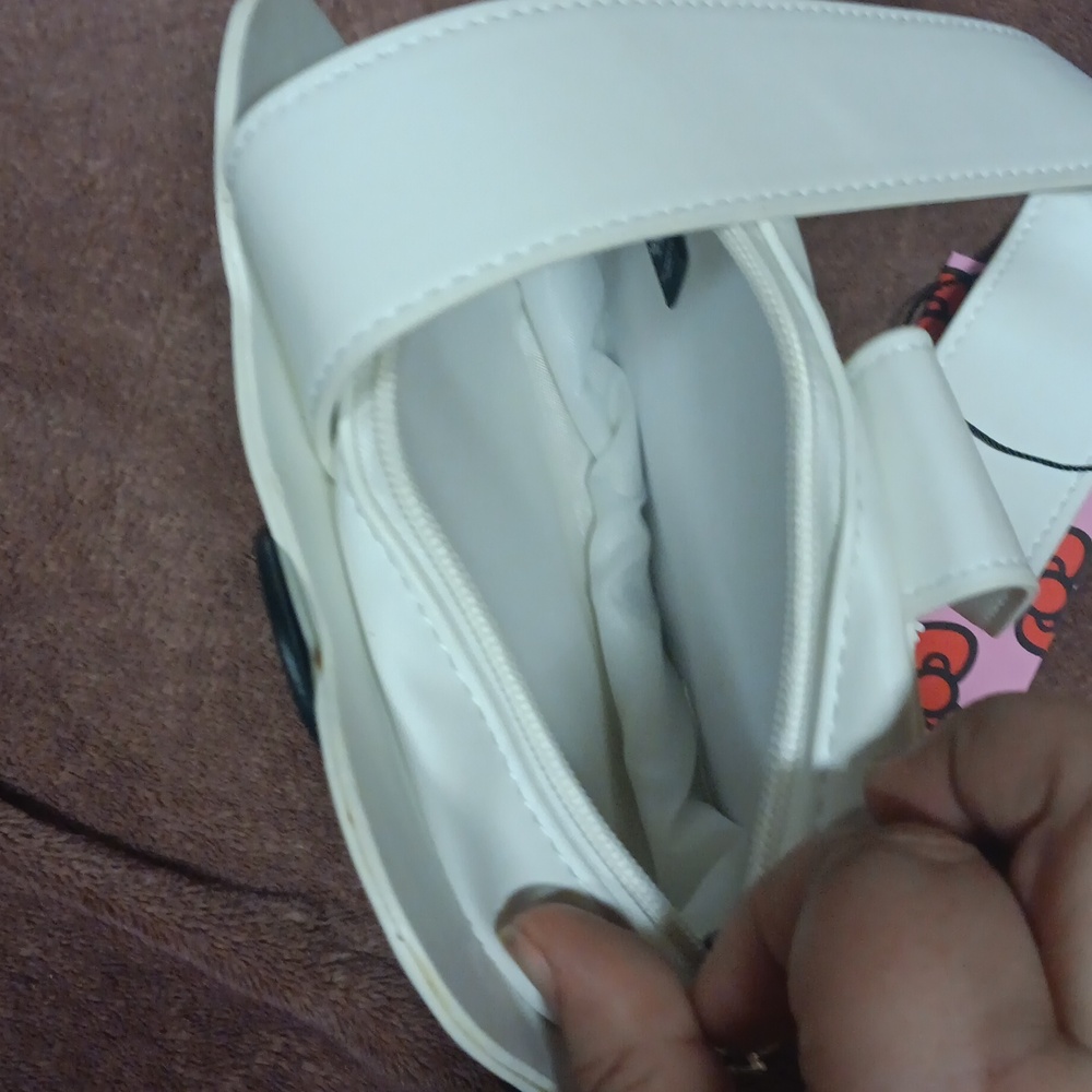 Hello Kitty - Picture 5 of 5